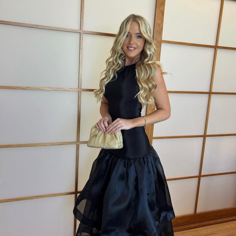 
                      
                        L’IDEÉ - Carrie Dress
                      
                    