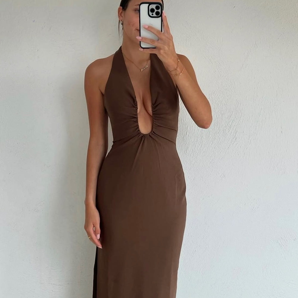
                      
                        The Alusia dress - Mink
                      
                    